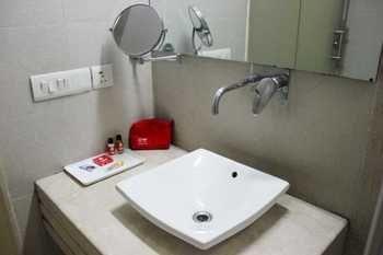 Oyo Premium Rajouri Garden Janta Market New Delhi Extérieur photo