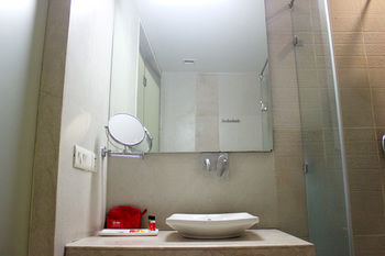 Oyo Premium Rajouri Garden Janta Market New Delhi Extérieur photo